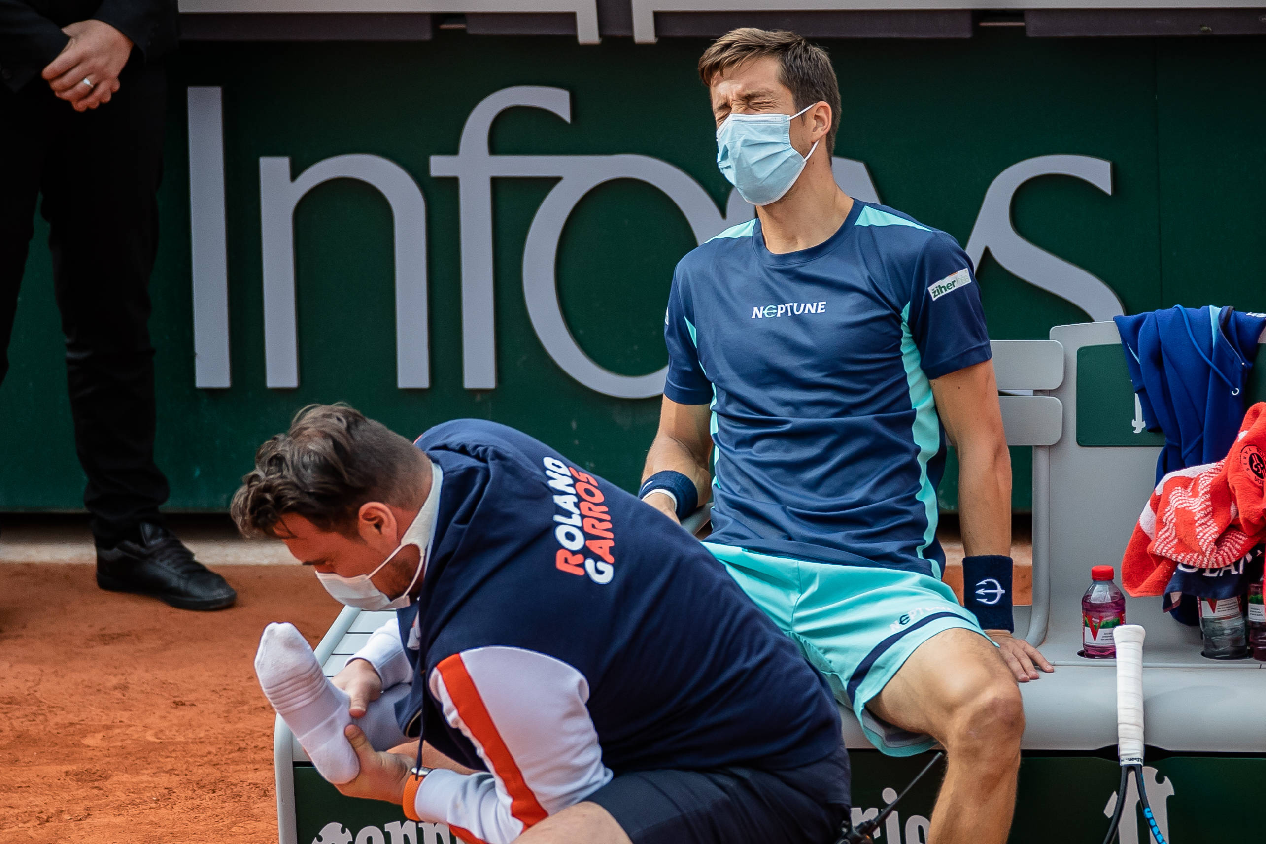 关于美国网球队碾压英国网球队，西西帕斯打破历史纪录的信息