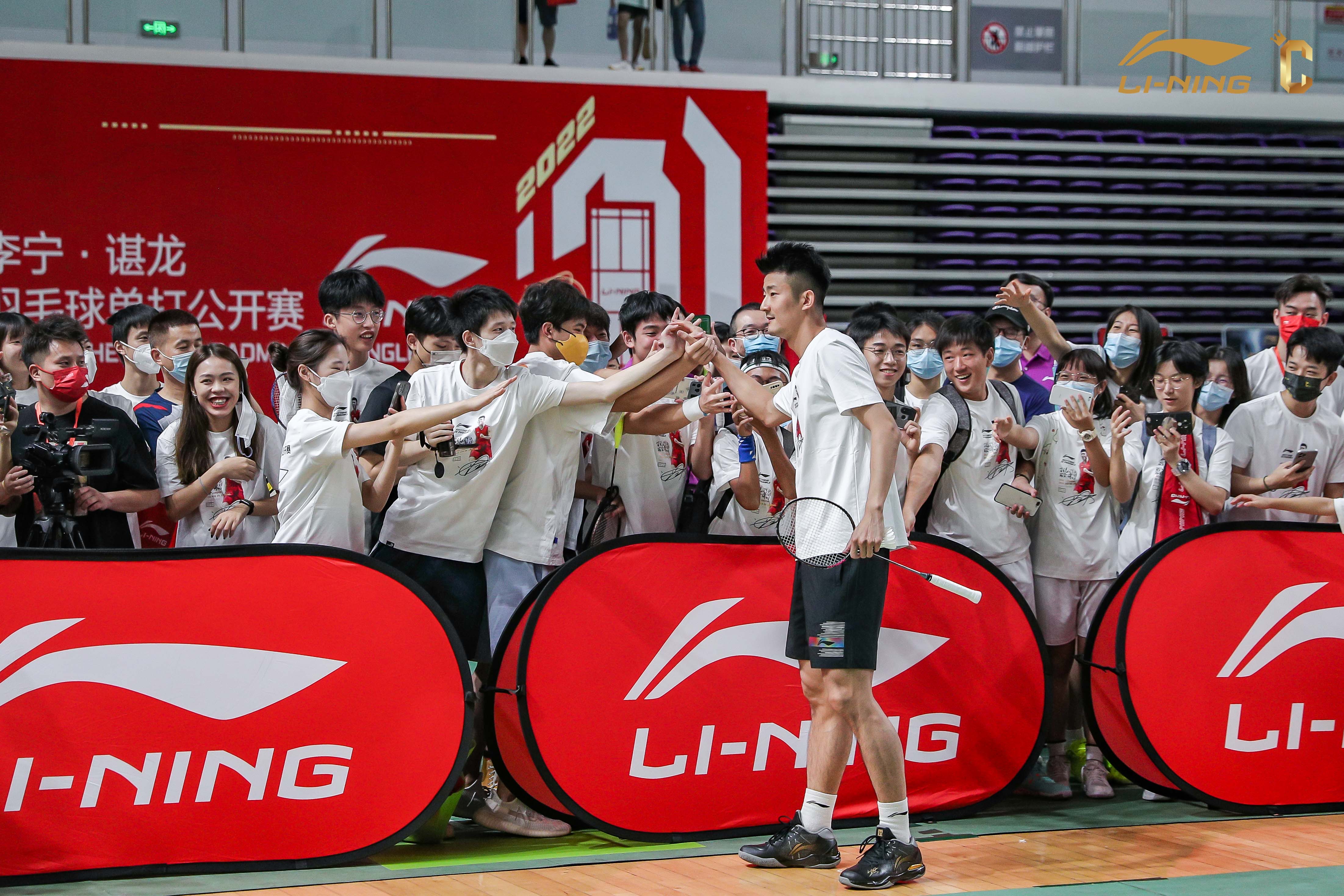 包含中国羽毛球队绝地反击马来西亚羽毛球队，谌龙制霸全场的词条