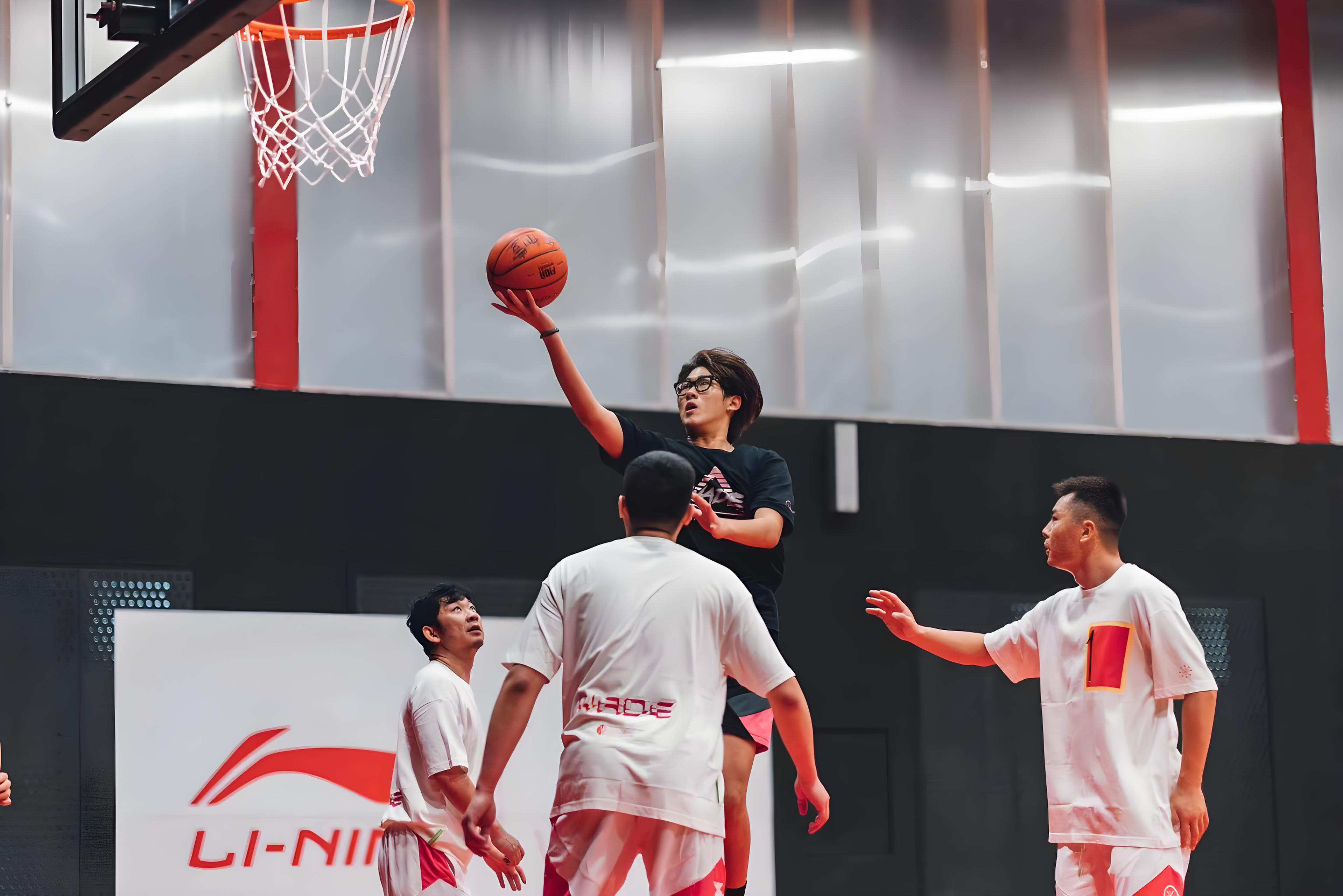 青年篮球联赛冠军展现团队力量