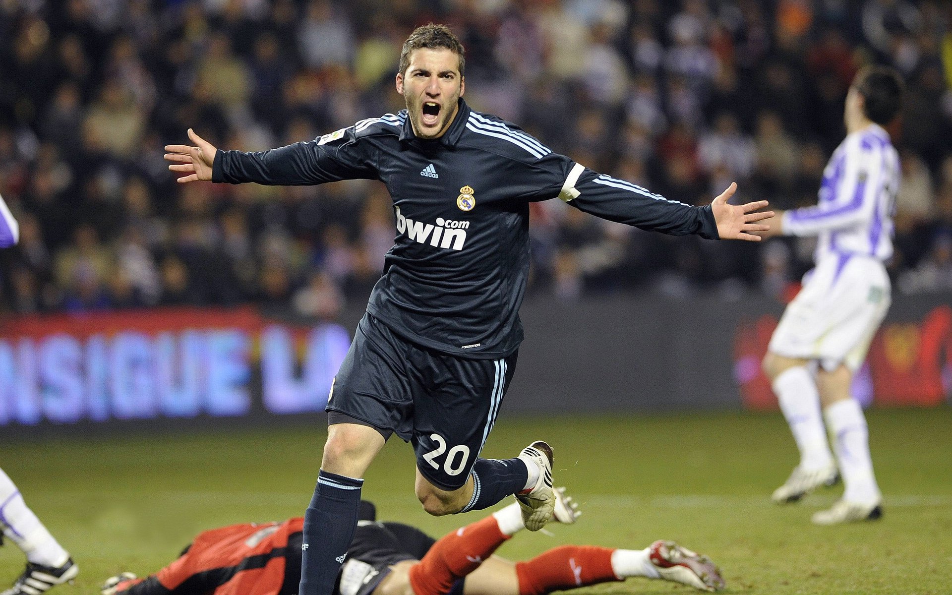 F1新赛季揭幕战之夜，卡拉斯科在重压下完成惊艳爆发