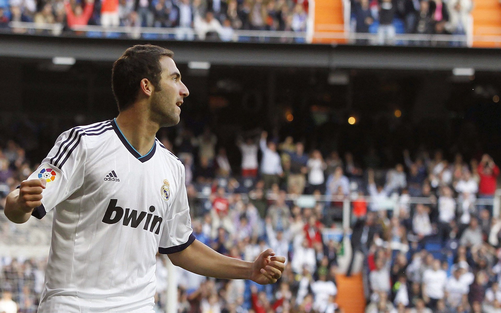 凯恩连续得分拉开差距，韩国踏平巴萨，亚洲足球崛起的新纪元