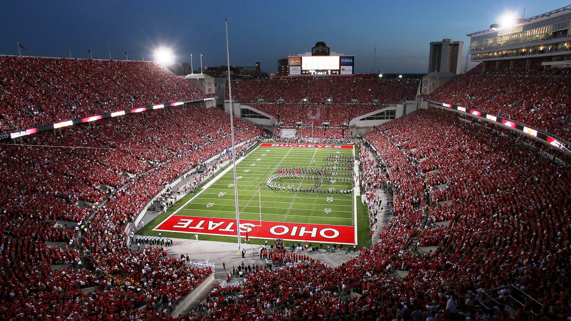 赛道与球场的双重奏,当F1街道赛焦点战遇见雄鹿终结湖人